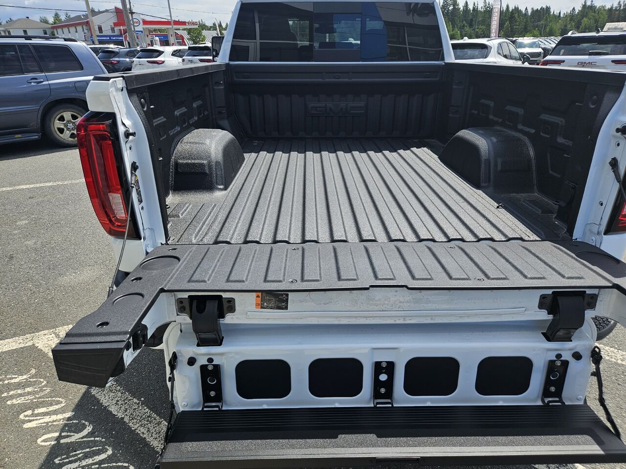 2026 GMC Sierra 1500 AT4 cabine multiplace 4RM 157 po Summit White Thetford Mines - photo #17