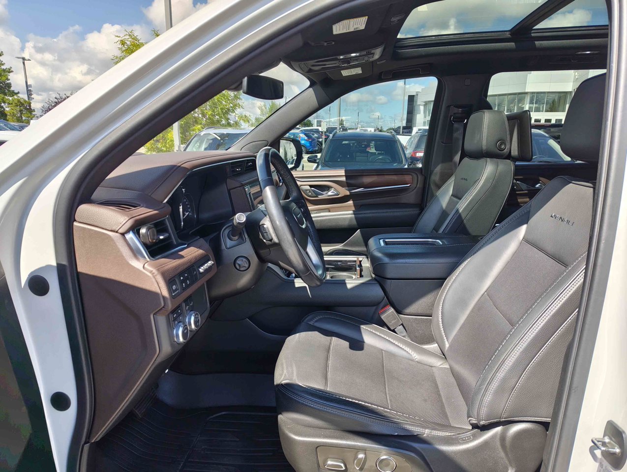 2021 GMC Yukon 4WD 4dr Denali White Sherwood Park - photo #7