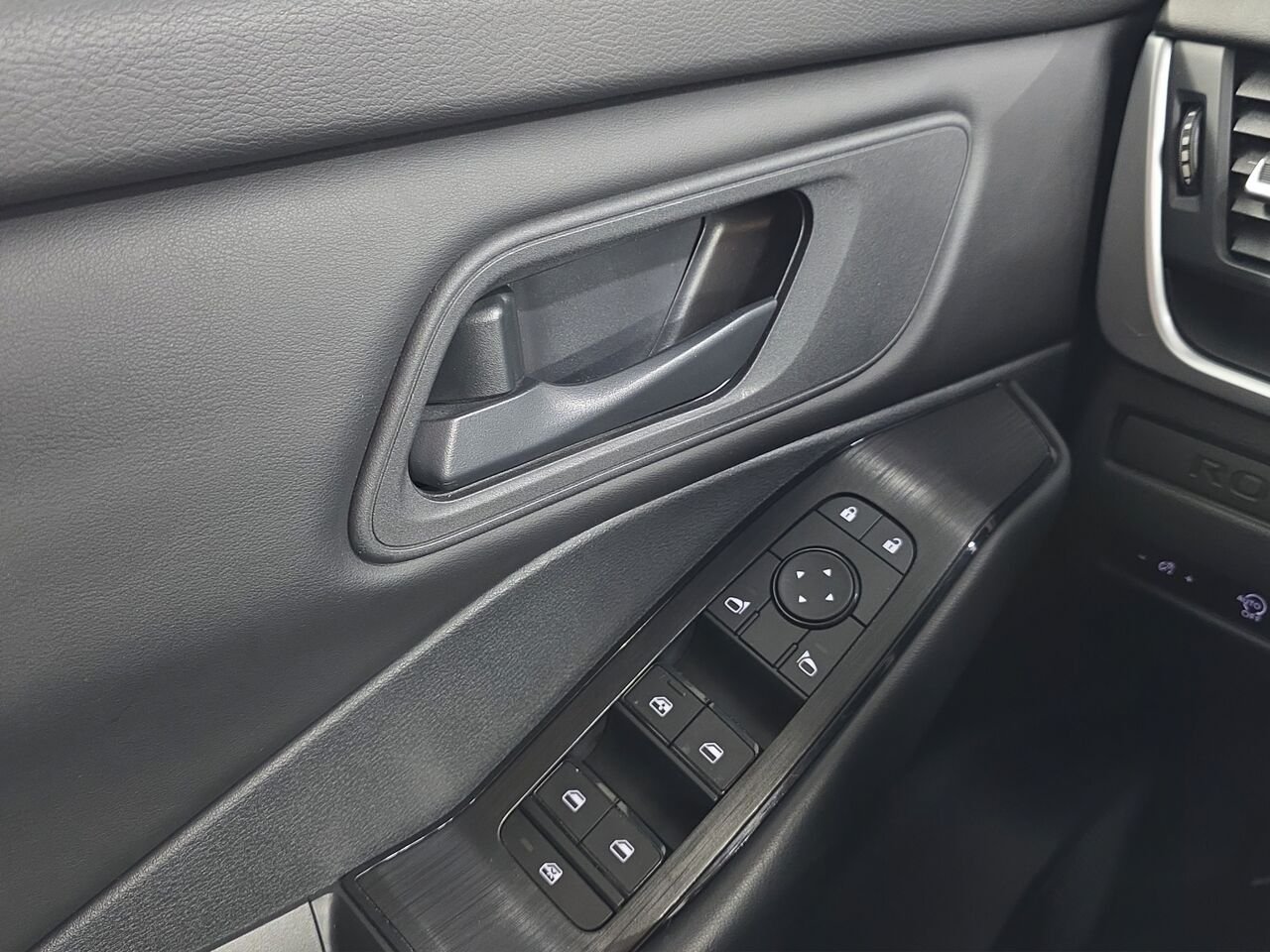 Nissan Rogue S TI AWD, Cruise control, Sièges chauffant, écran tactile 2024 Noir Val-David - photo #13