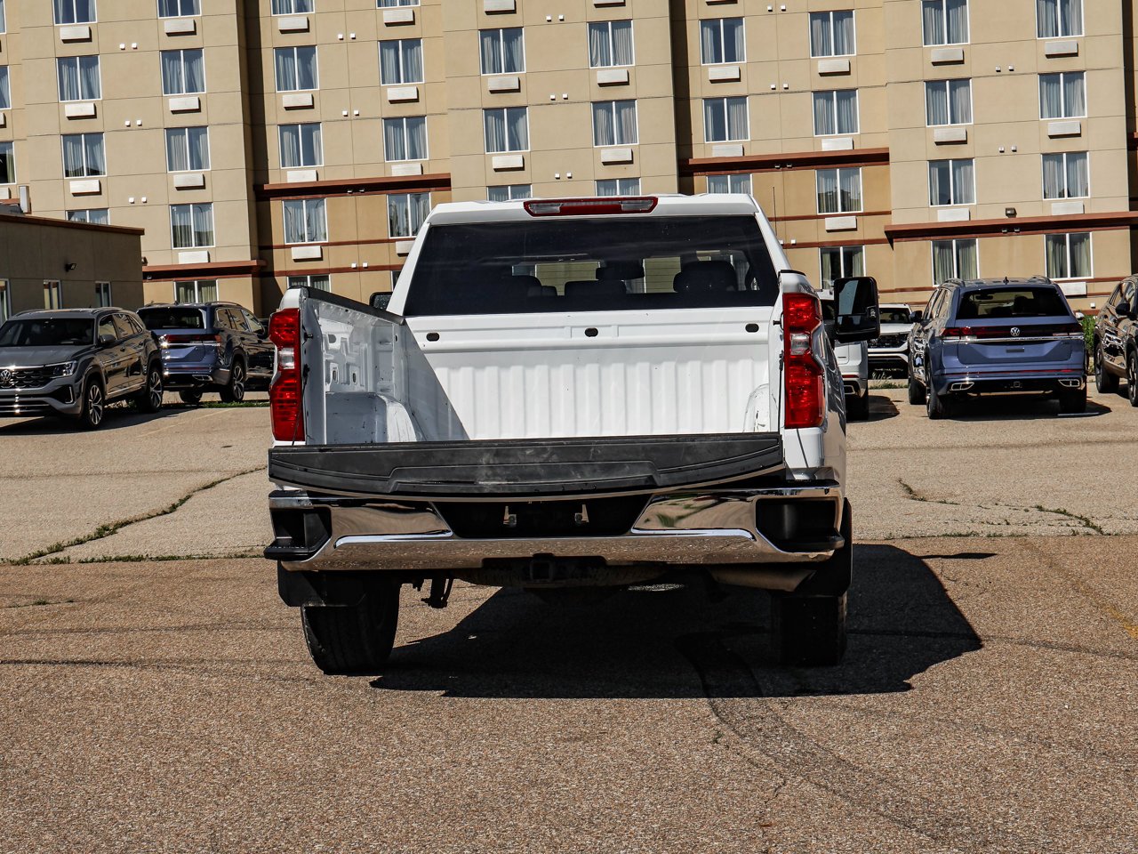 2025 Chevrolet Silverado 1500 4WD Crew Cab 147 LT White Sherwood Park - photo #8