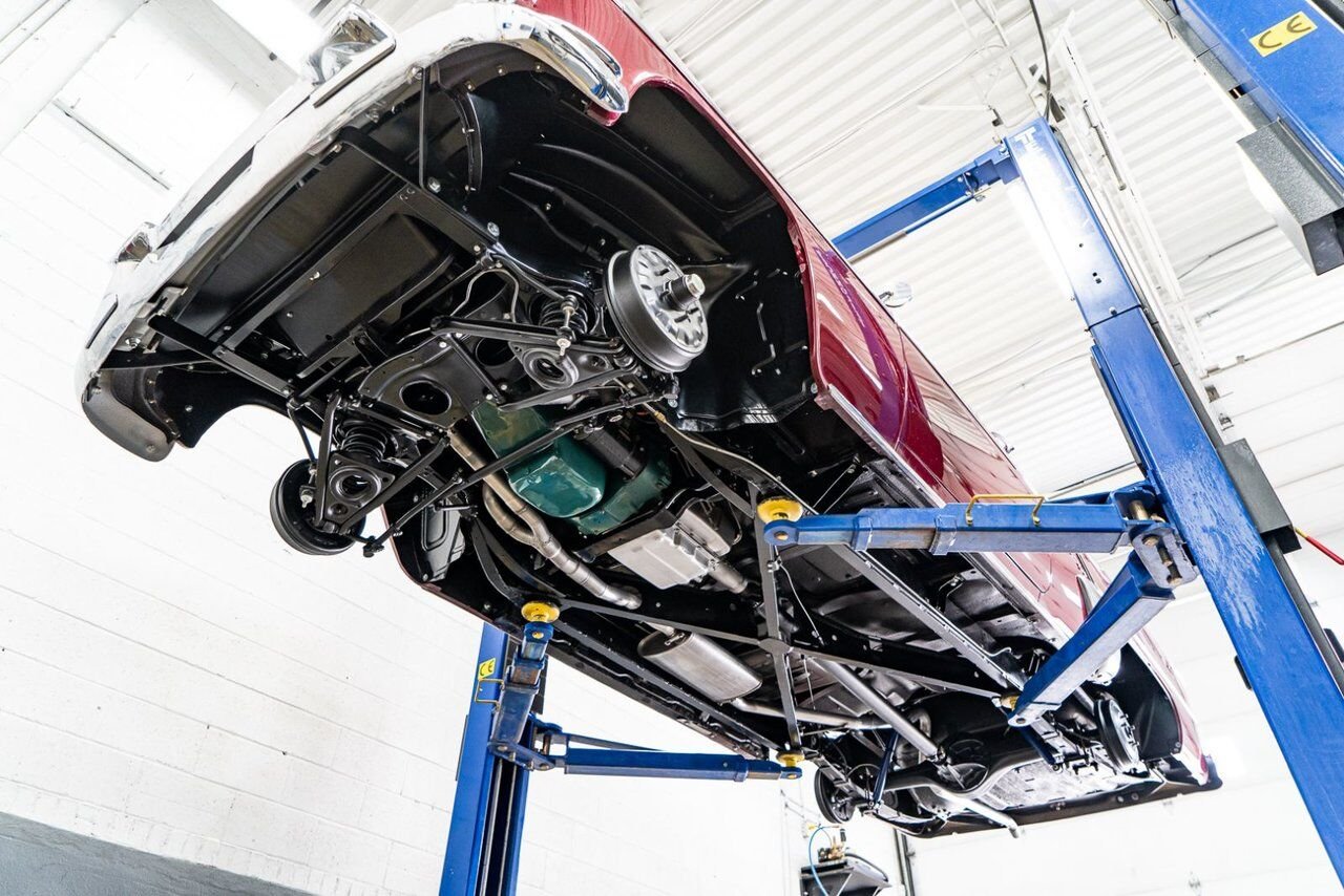 1953 Oldsmobile 98 PRIX EN USD | Convertible Beautifully Presented from complete Restoration Red Montreal - photo #98
