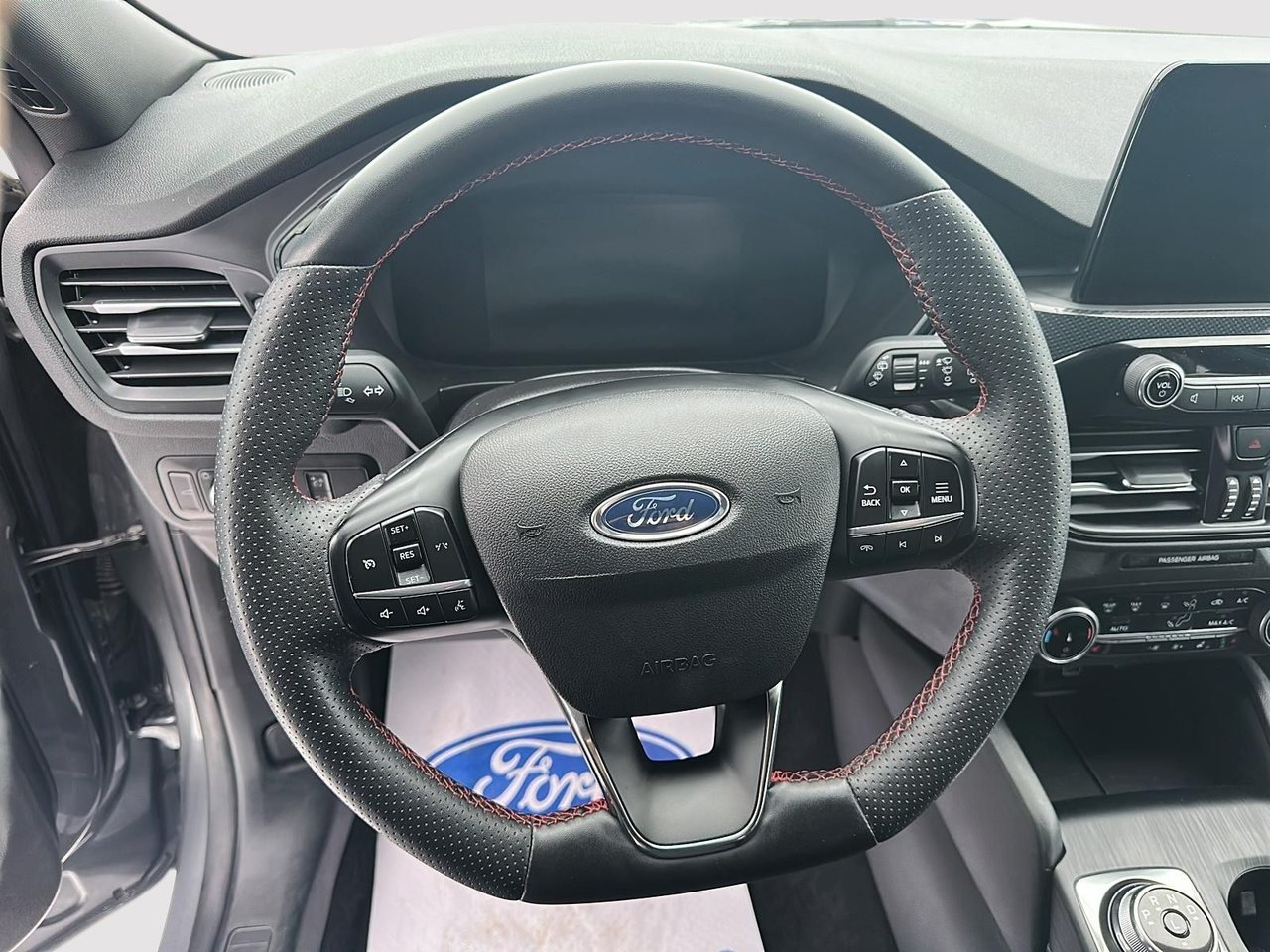 2024 Ford Escape Grey Rouyn-Noranda - photo #9