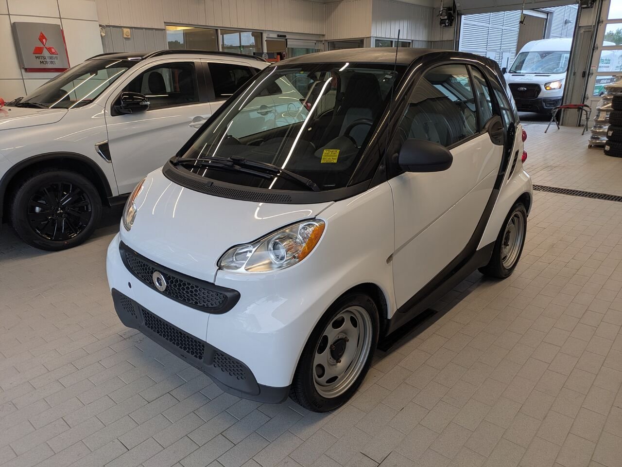 2013 smart fortwo White Gatineau - photo #1