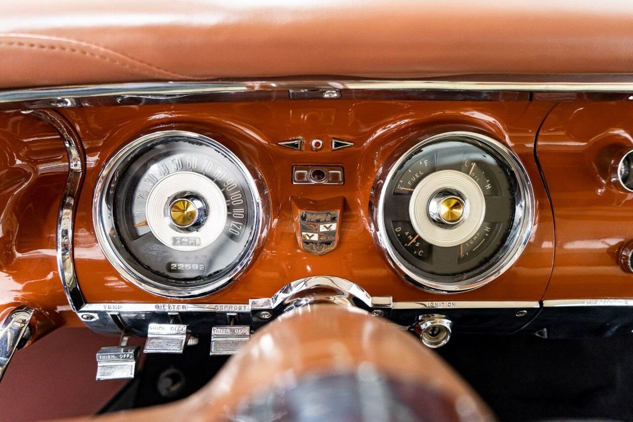 Chrysler IMPERIAL *PRIX EN USD* 354cu.in. FirePower V8 1 of 2098 built 1956 Orange Montréal - photo #11