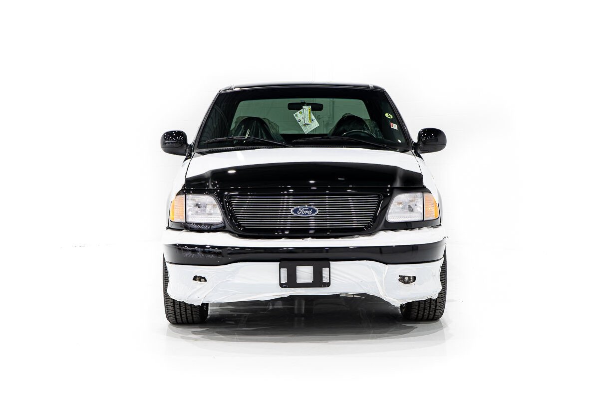 2000 Ford F-150 Harley Davidson Edition In Delivery Packaging Black Montreal - photo #1