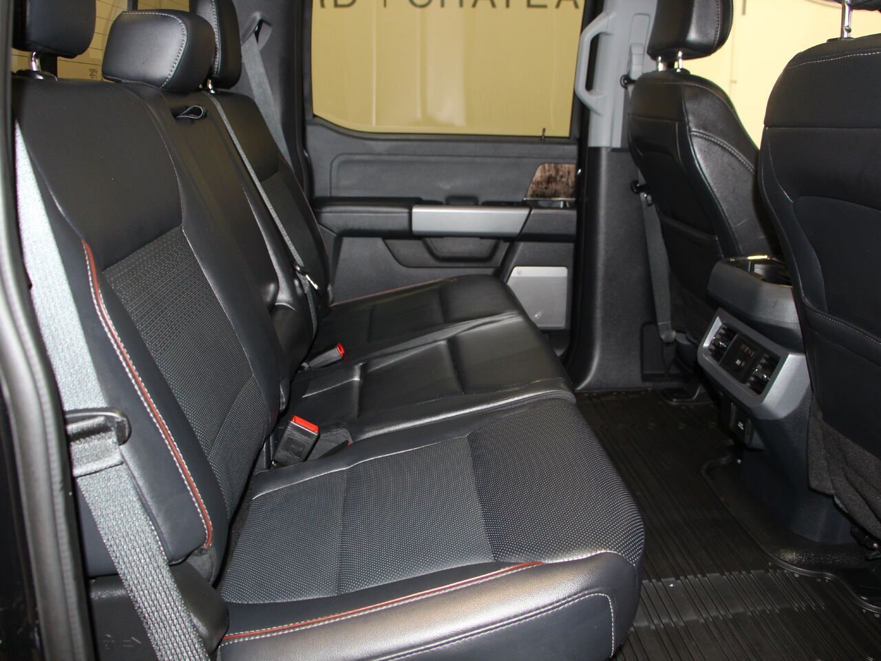 2024 Ford Super Duty F-250 SRW LARIAT F250 LARIAT CREW CAB Black Châteauguay - photo #6