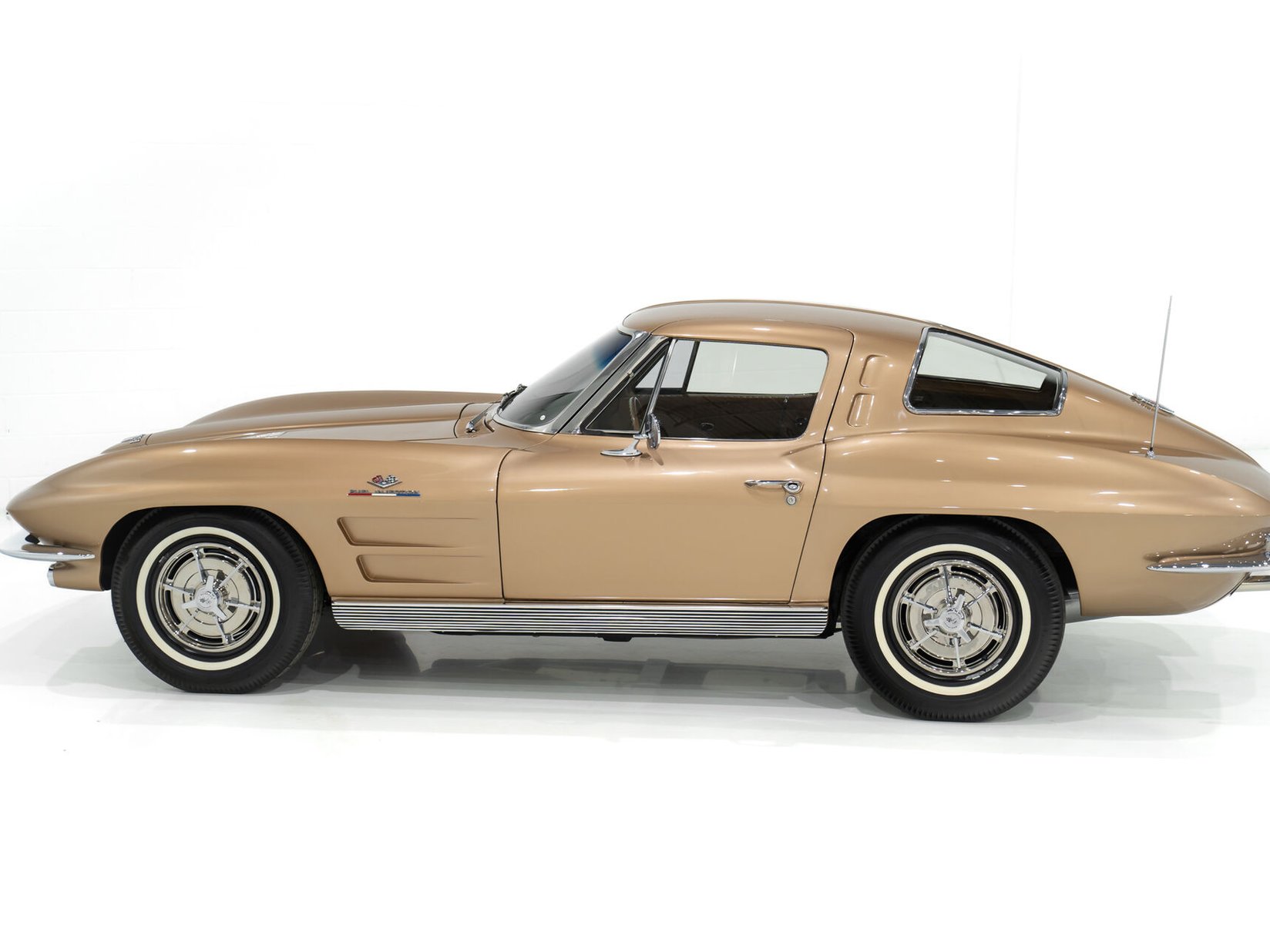Chevrolet Corvette Fuel Injection Moteur Matching 327 à injection développant 360 chevaux | PRICE IN USD 1963 Beige Montréal - photo #6