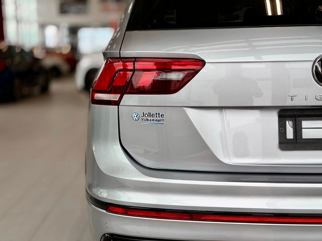 2024 Volkswagen Tiguan Silver Notre-Dame-des-Prairies - photo #10