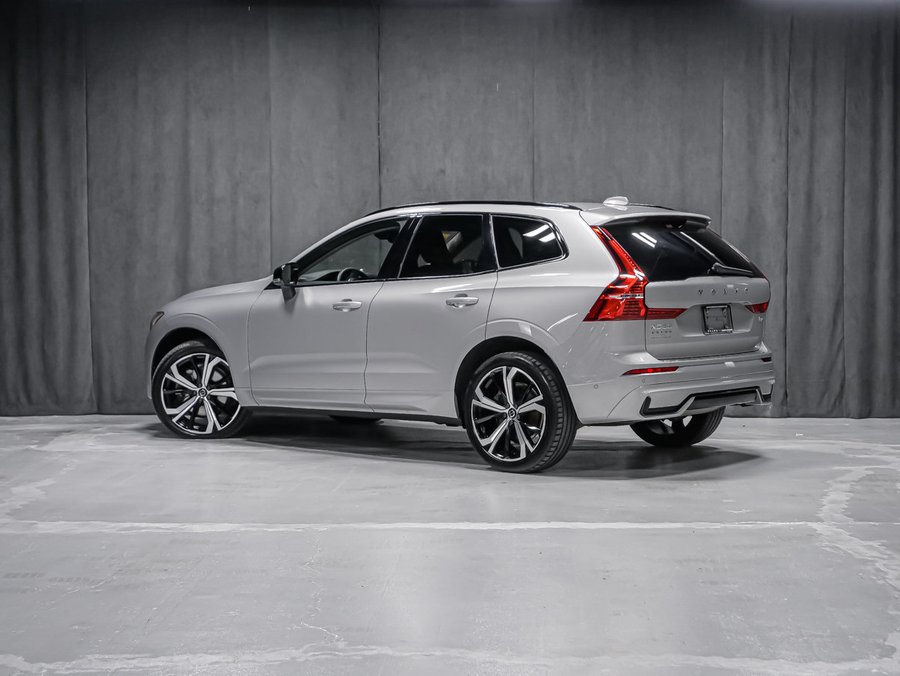 2023 Volvo XC60 Ultimate Dark Theme
