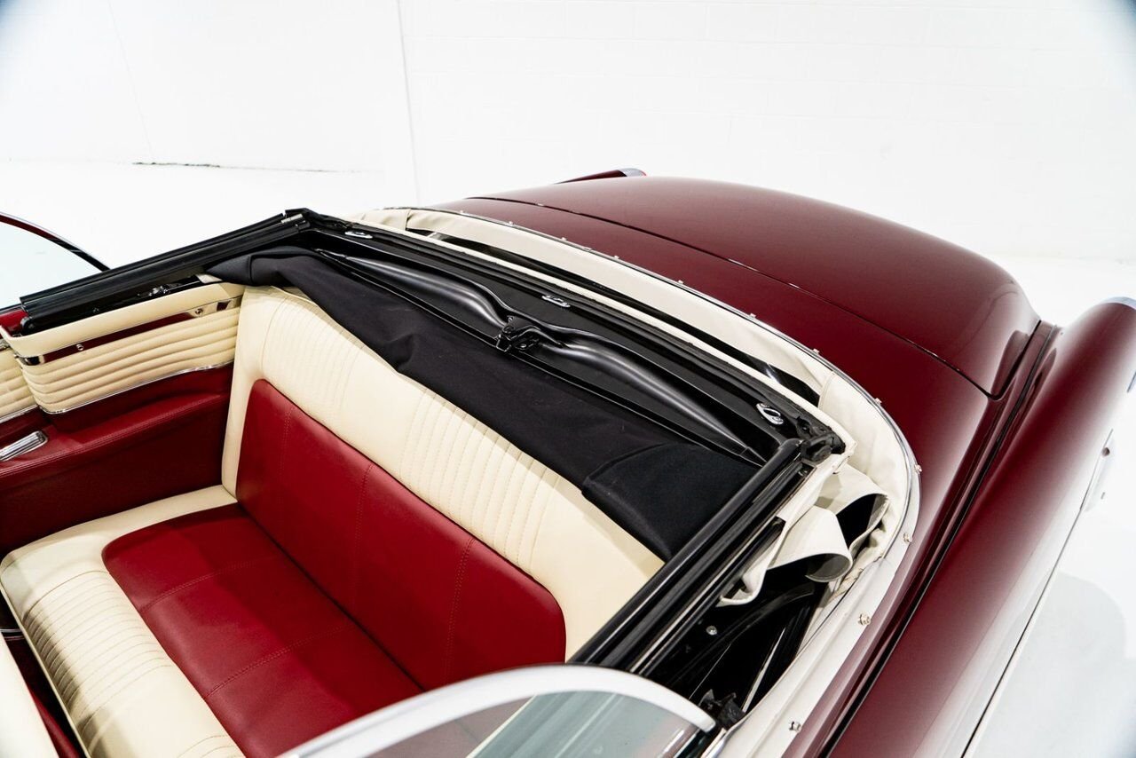 1953 Oldsmobile 98 PRIX EN USD | Convertible Beautifully Presented from complete Restoration Red Montreal - photo #53