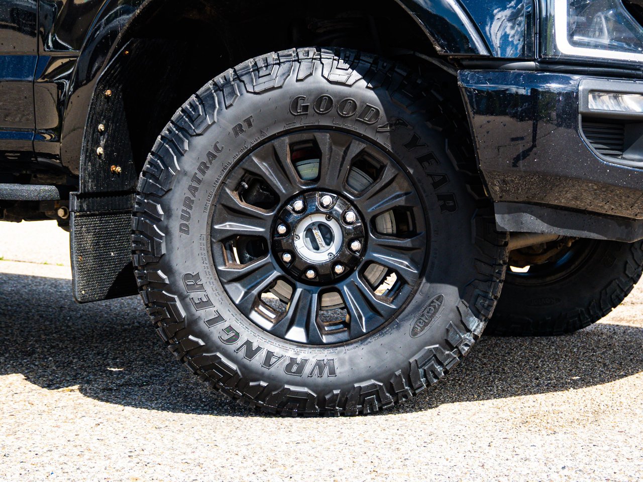 2022 Ford Super Duty F-350 SRW LARIAT 4WD Crew Cab 6.75' Box Black Sherwood Park - photo #4