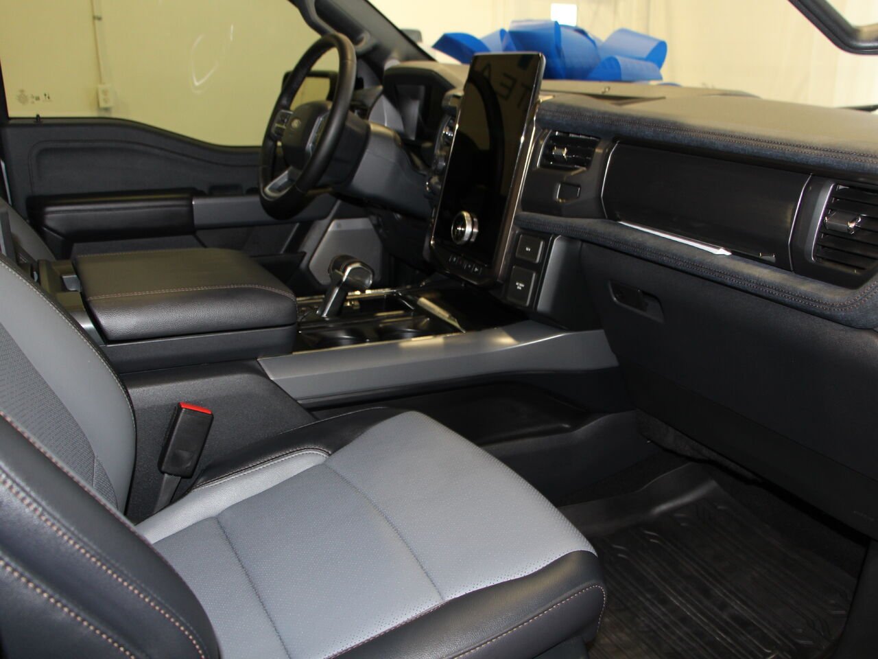 Ford F-150 Lightning LARIAT F150 LIGHTNING LARIAT 2025 Gris Châteauguay - photo #5