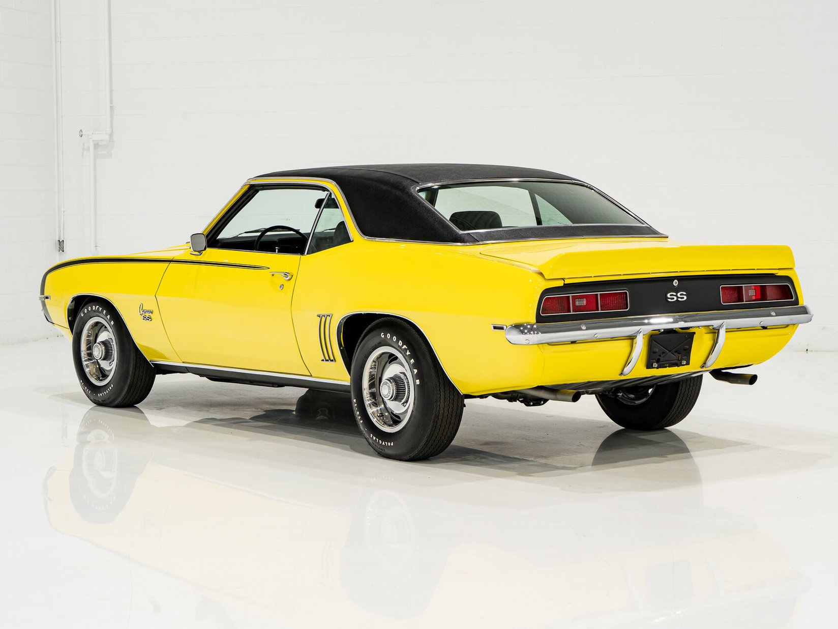 1969 Chevrolet Camaro SS **PRIX EN USD** With factory A/C Yellow Montreal - photo #40