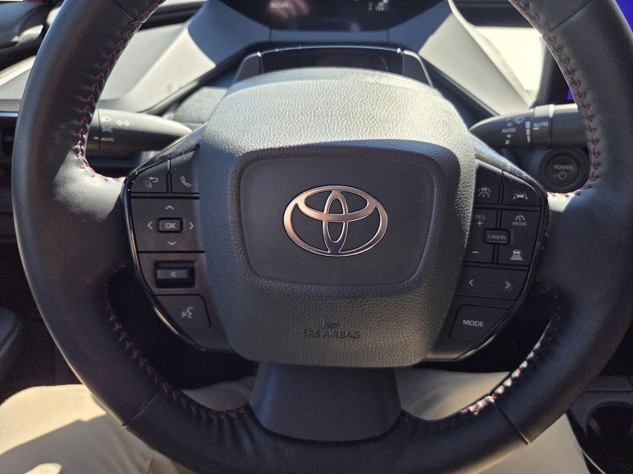 2024 Toyota PRIUS PRIME Red Mont-Laurier - photo #24