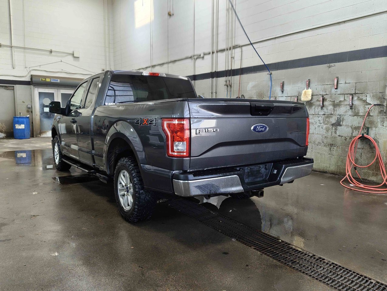 2017 Ford F-150 4WD SuperCab 145 XLT Grey Sherwood Park - photo #3