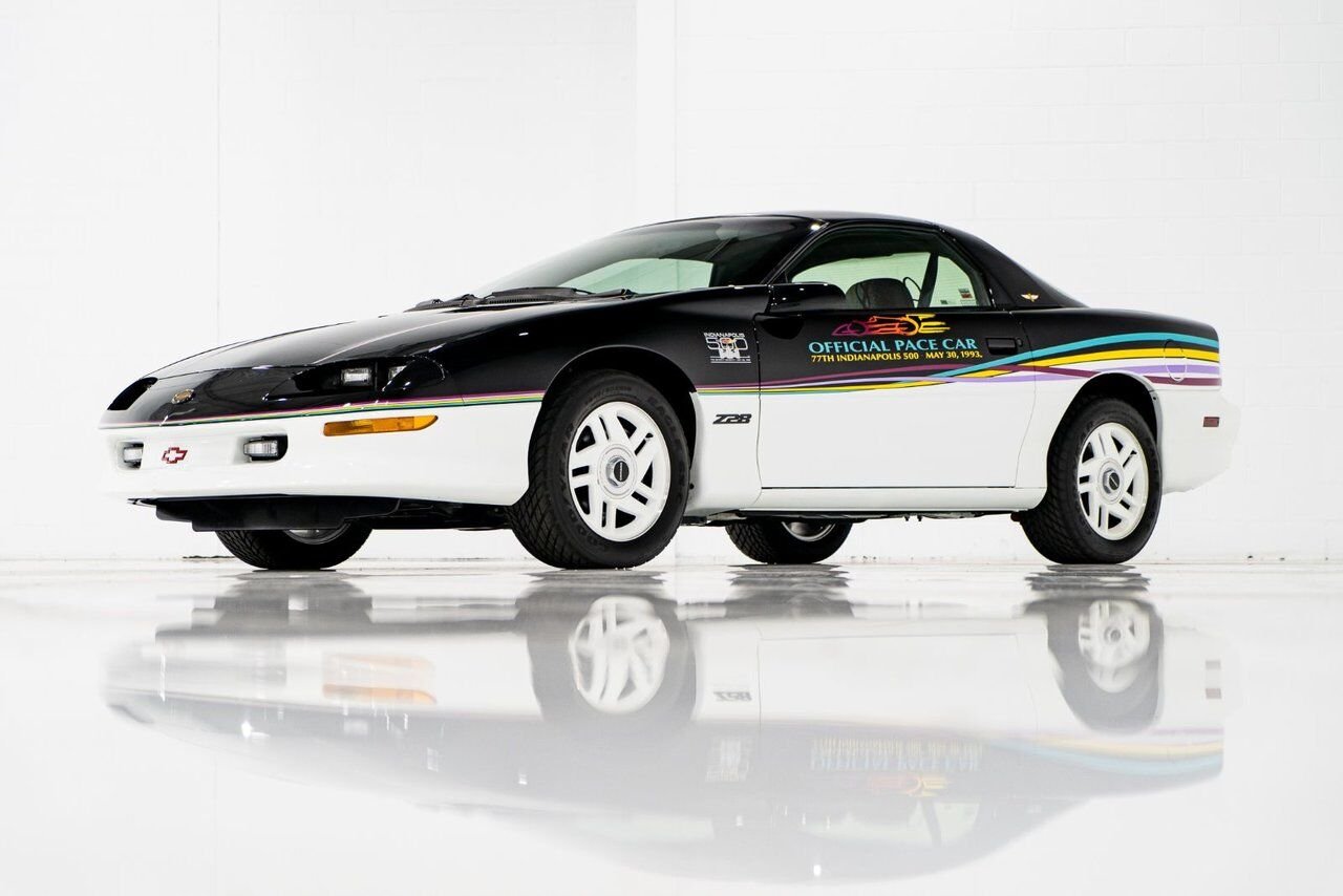 1993 Chevrolet CAMARO Z28 PRIX EN USD | Pace Car with only 957km (595mi) with original window sticker Black Montreal - photo #34