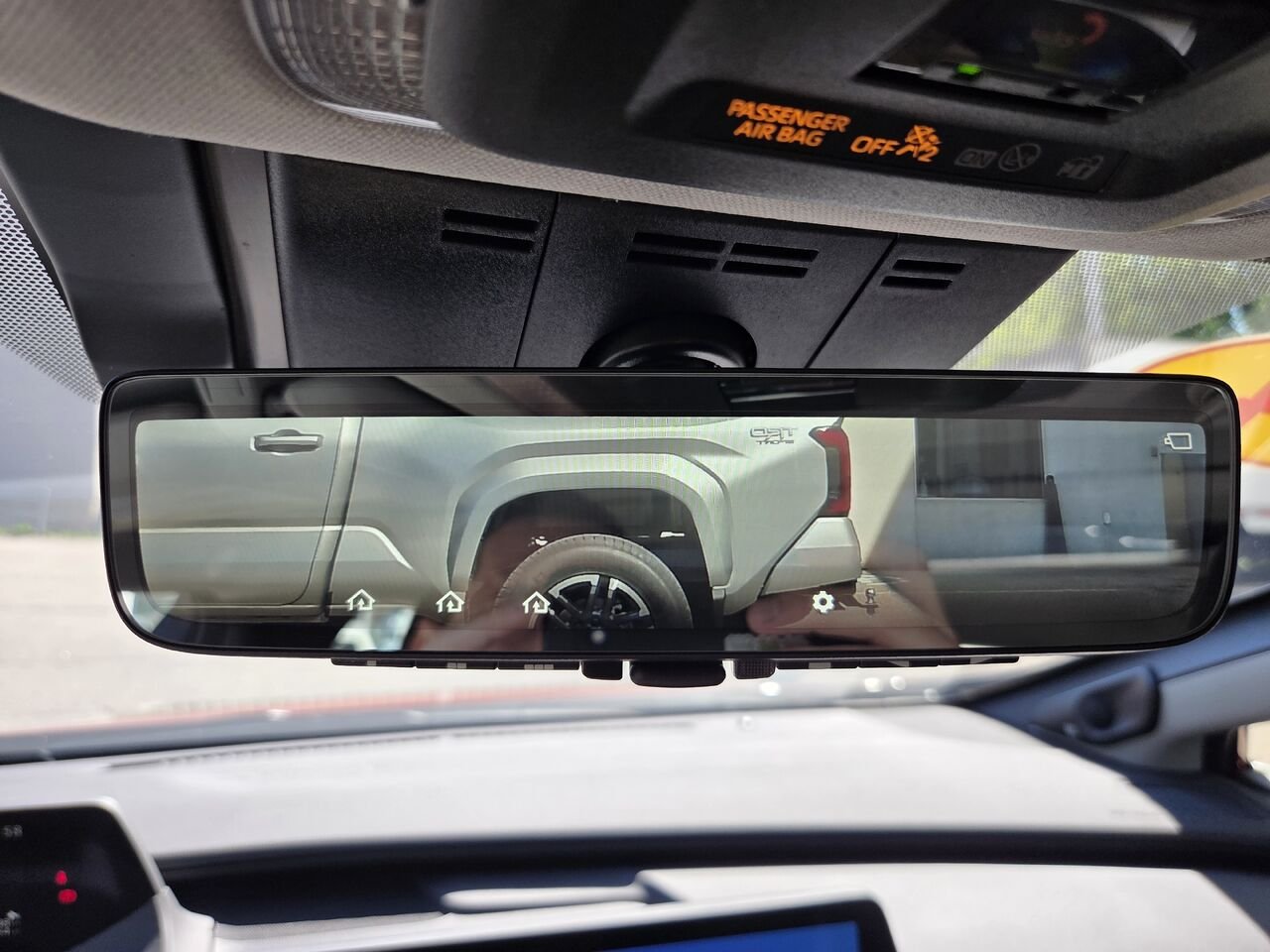 2024 Toyota PRIUS PRIME Red Mont-Laurier - photo #26