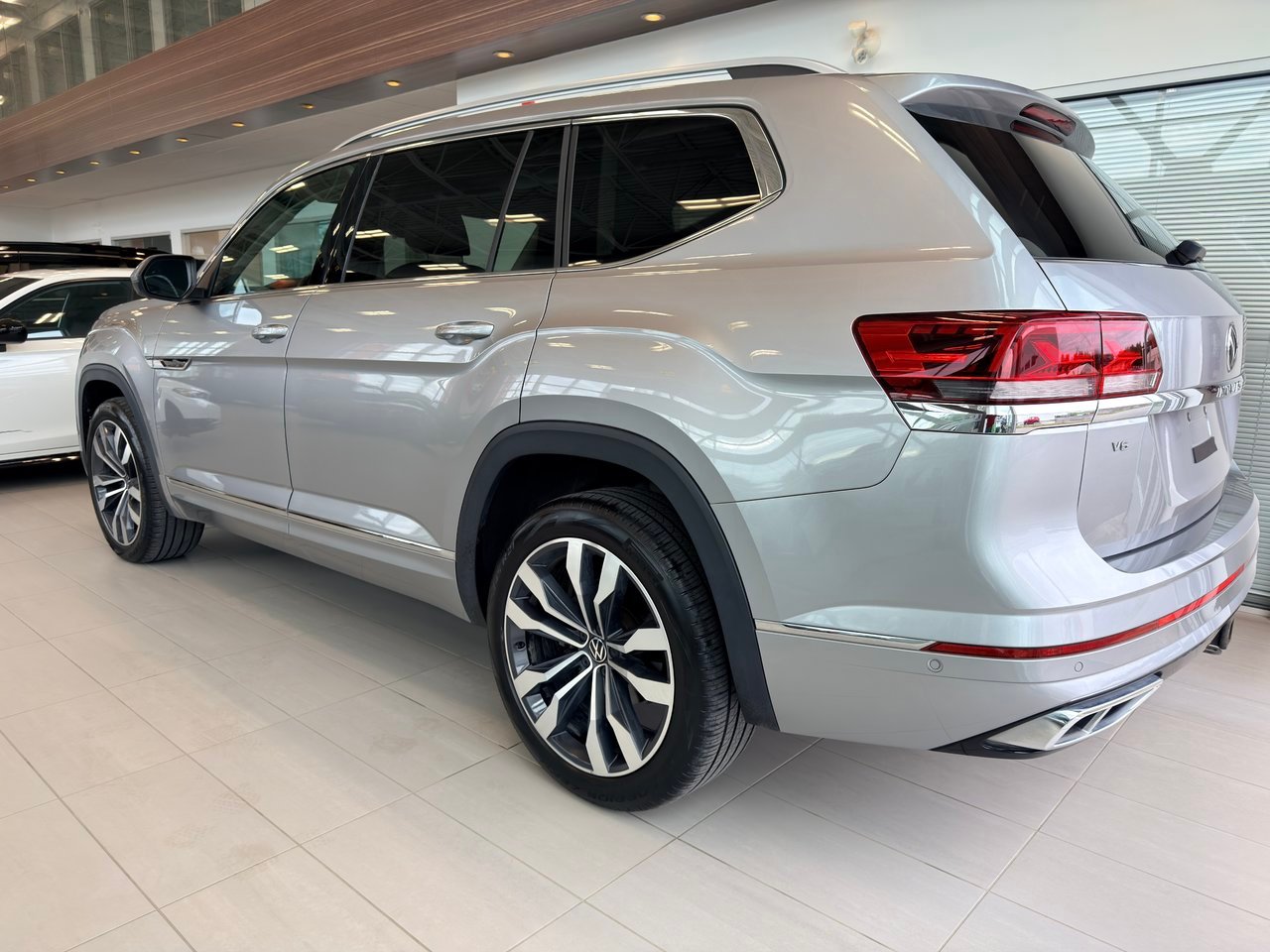 Volkswagen Atlas 2021 Gris Notre-Dame-des-Prairies - photo #9