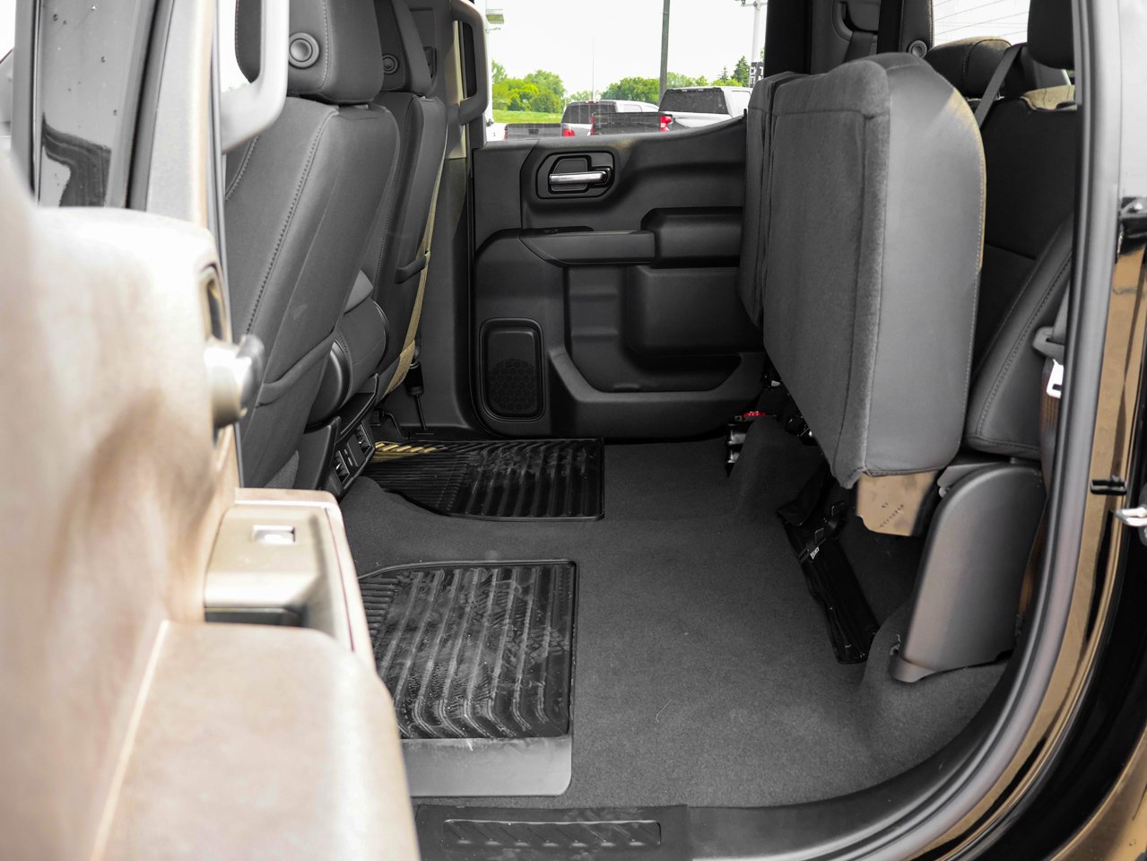 2024 Chevrolet Silverado 1500 4WD Crew Cab 147 Custom Black Sherwood Park - photo #16