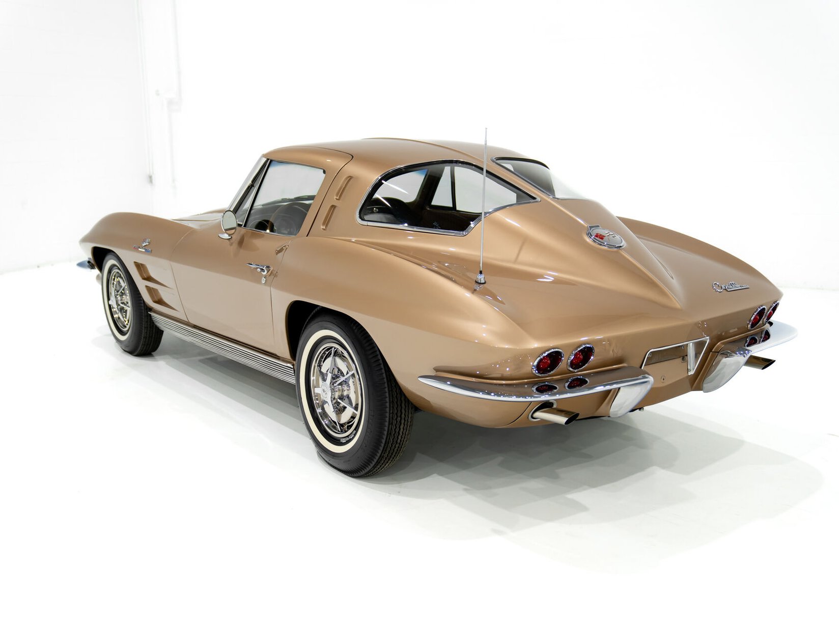 Chevrolet Corvette Fuel Injection Moteur Matching 327 à injection développant 360 chevaux | PRICE IN USD 1963 Beige Montréal - photo #27