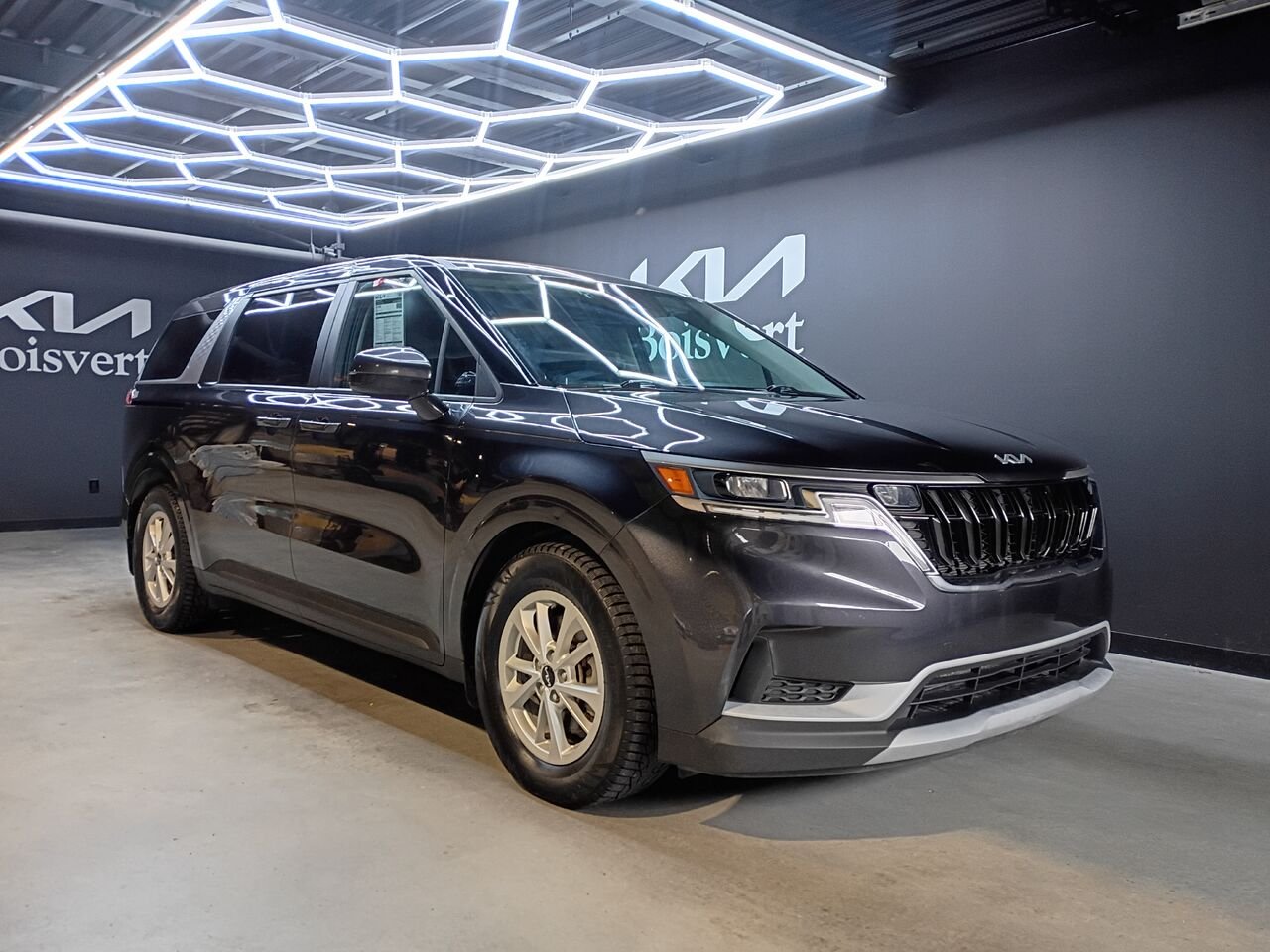 2022 Kia Carnival Grey Blainville - photo #2