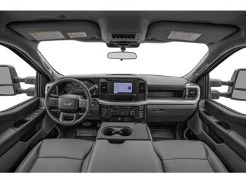 Ford Super Duty F-350 à roues arrière jumelées XL