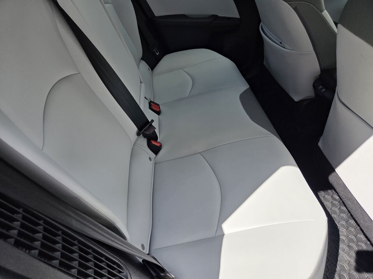 2020 Toyota PRIUS PRIME White Mont-Laurier - photo #13