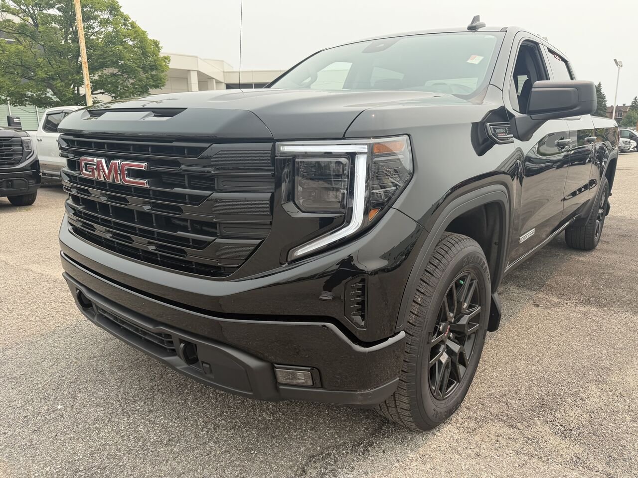 GMC SIERRA K1500 ELEVATION Elevation cabine multiplace 4RM 157 po 2025 Noir Gatineau - photo #0