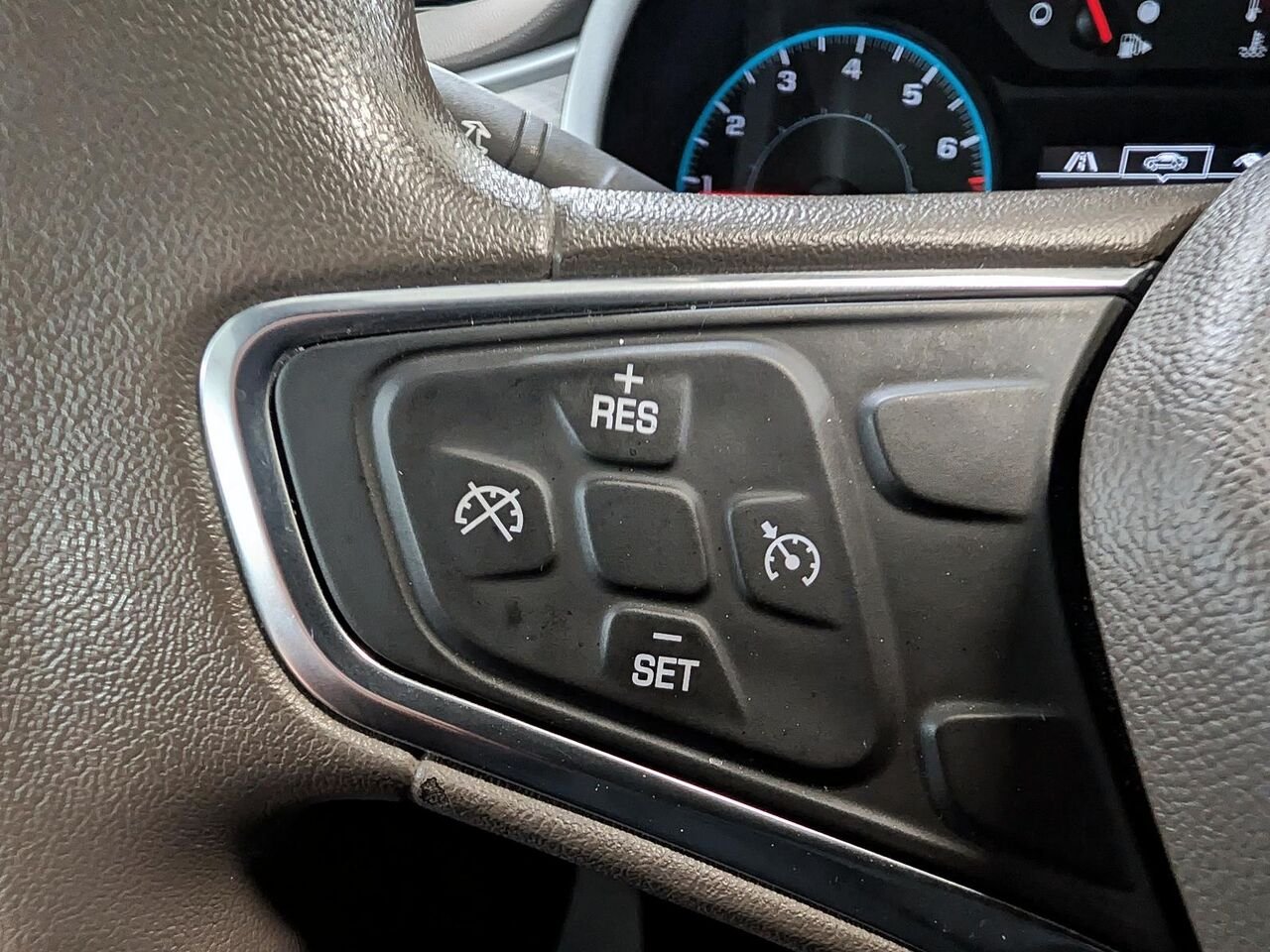 Chevrolet Malibu L berline 4 portes avec 1VL 2017 Gris Saint-Hyacinthe - photo #17
