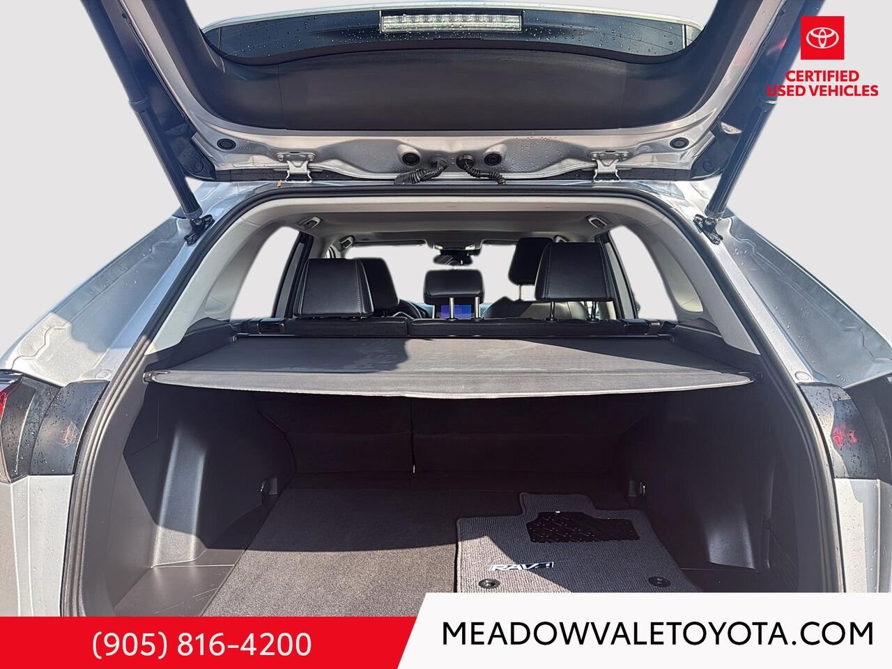2023 Toyota RAV4 19" Alloys, Power Sunroof, Power TRunk, Soft Tex Leather Seats with Memory Silver Sky Metallic Mississauga - photo #21