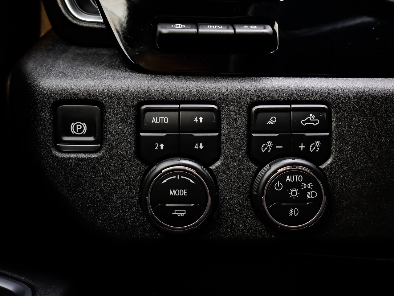 2024 Chevrolet Silverado 2500HD 4WD Crew Cab 159 LTZ White Sherwood Park - photo #20