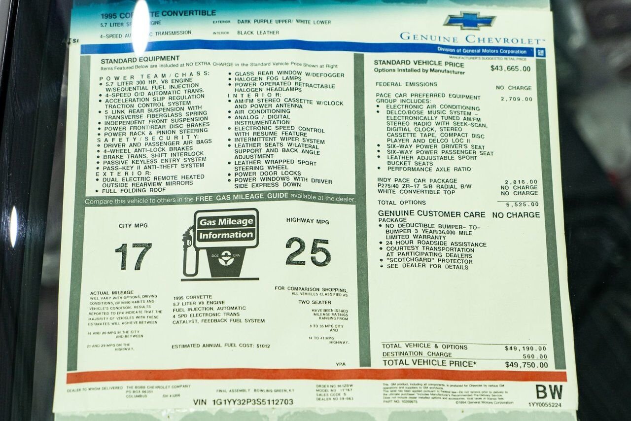 Chevrolet Corvette *PRIX EN USD* RPO Z4Z PACE CAR PRESENTED IN DELIVERY PACKAGING WITH ONLY 192MILES (307KM) FROM NEW 1995 Blanc Montréal - photo #23