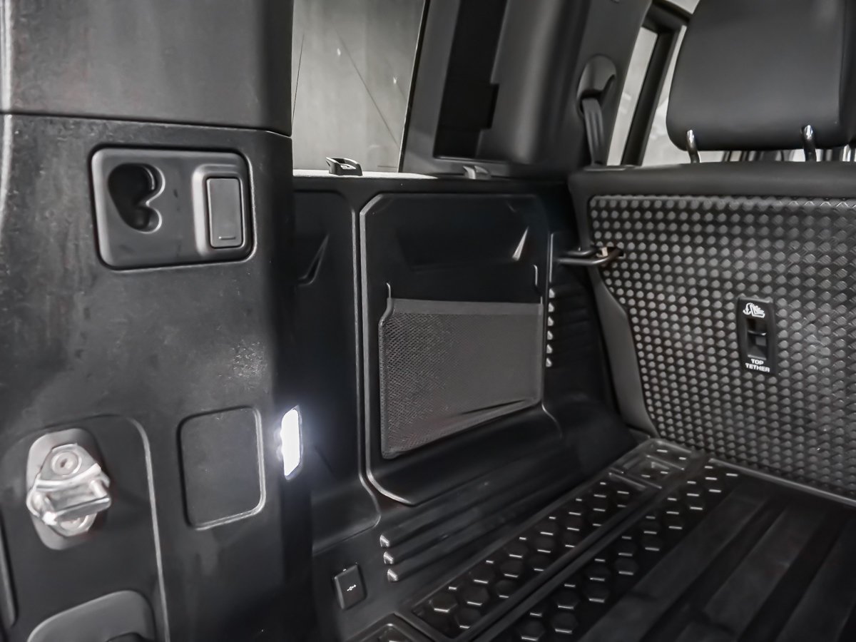 2025 Land Rover Defender S Green Montreal - photo #13