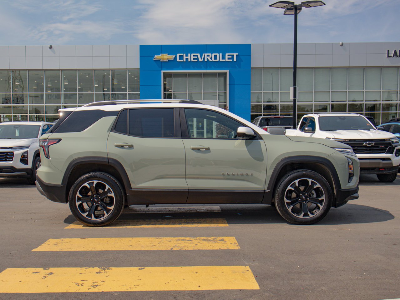 2025 Chevrolet Equinox AWD 4dr LT w/2LT Green Sherwood Park - photo #12