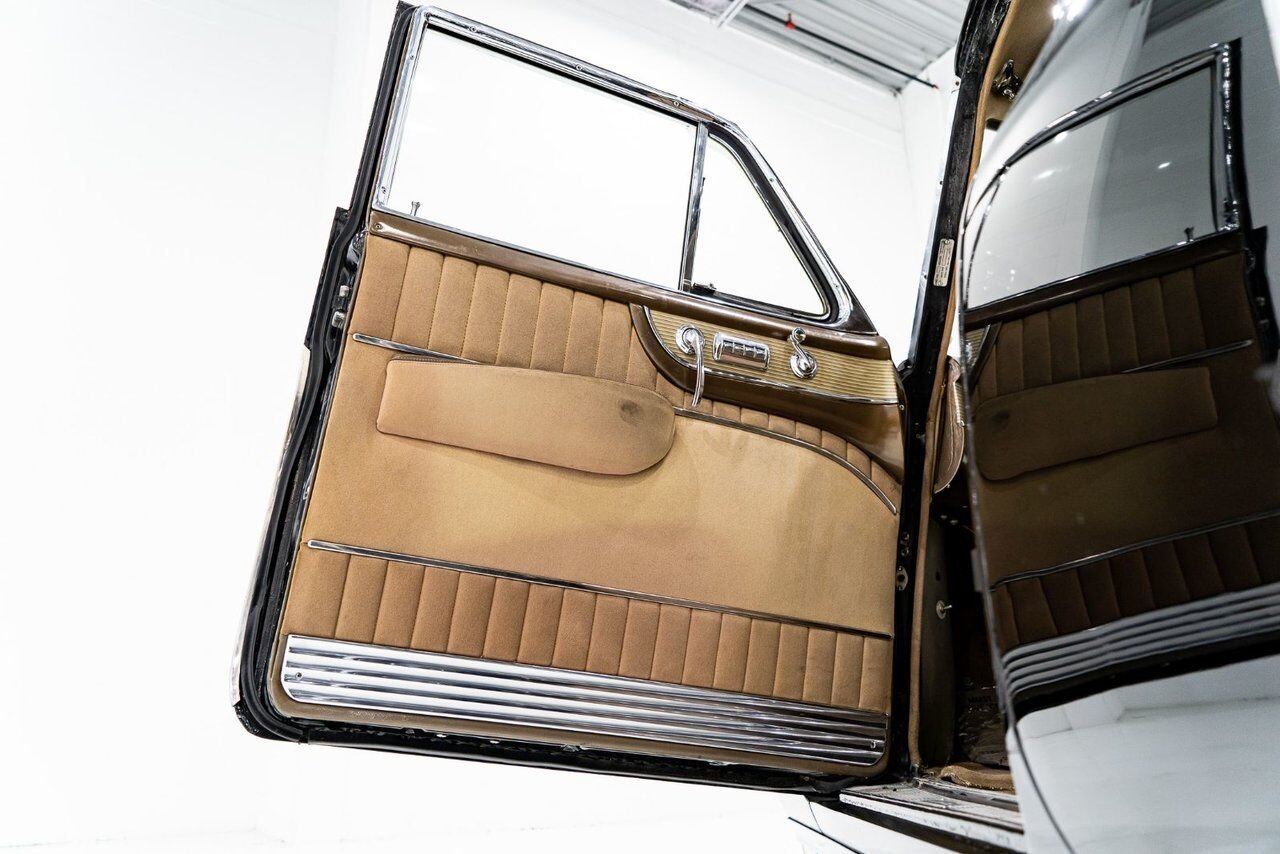 Cadillac Fleetwood Unrestored factory black paint **PRICE IN USD** 1951 Noir Montréal - photo #57