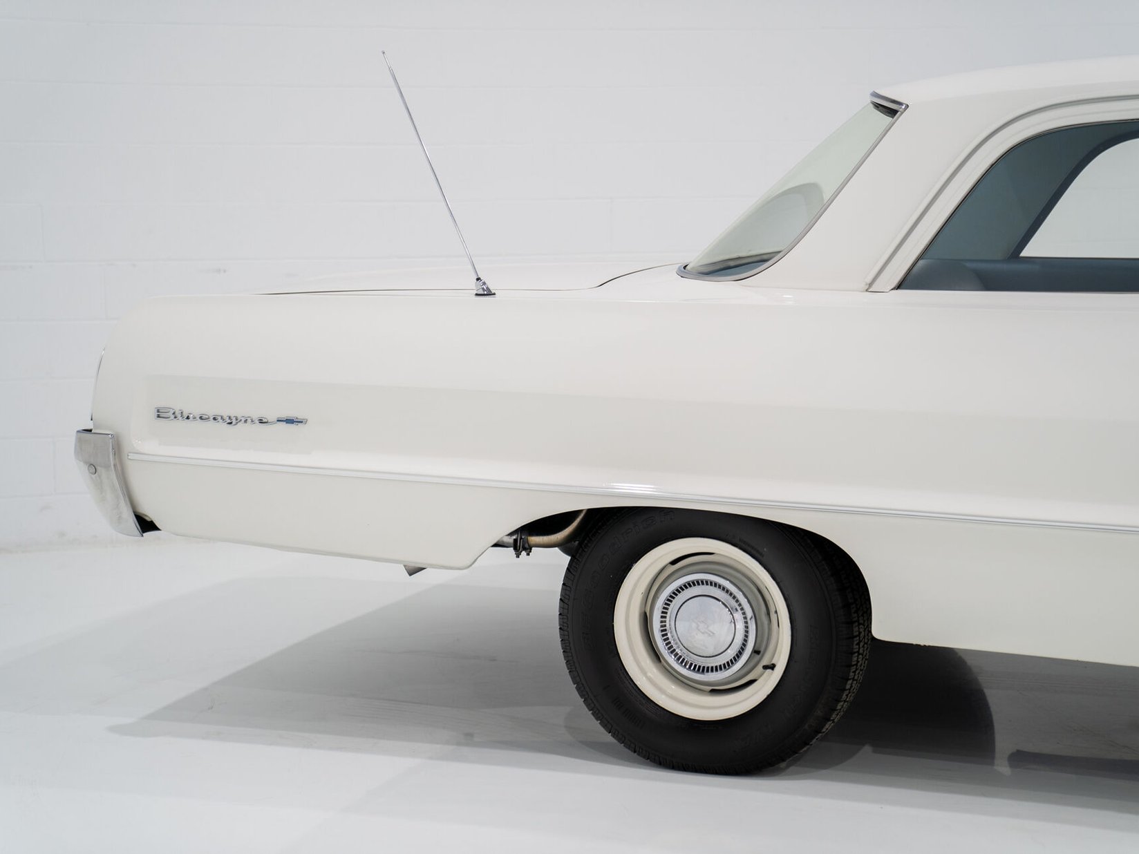 1964 Chevrolet Biscayne Matching 409 / 425HP Transmission 4 Vitesse Complètement Entièrement restauré **PRIX EN USD** White Montreal - photo #27