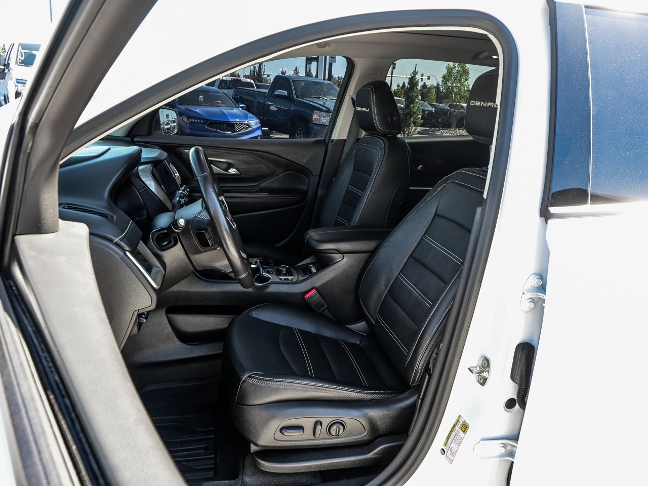 2022 GMC Terrain AWD 4dr Denali White Sherwood Park - photo #16