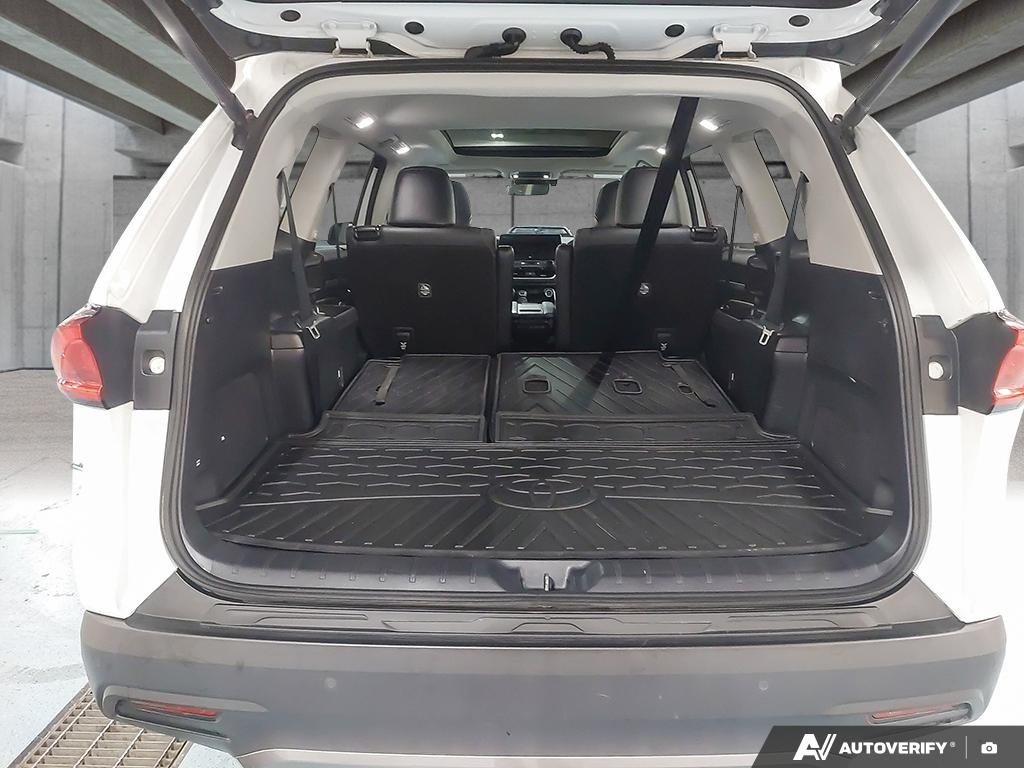 2025 Toyota Grand Highlander 2602009A | Hybrid Limited Wind Chill Pearl Edmonton - photo #11