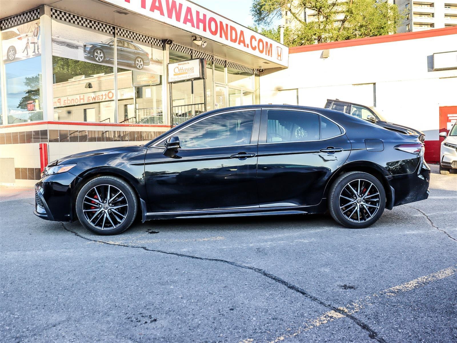 2024 Toyota Camry SE Ottawa & Gatineau - photo #4