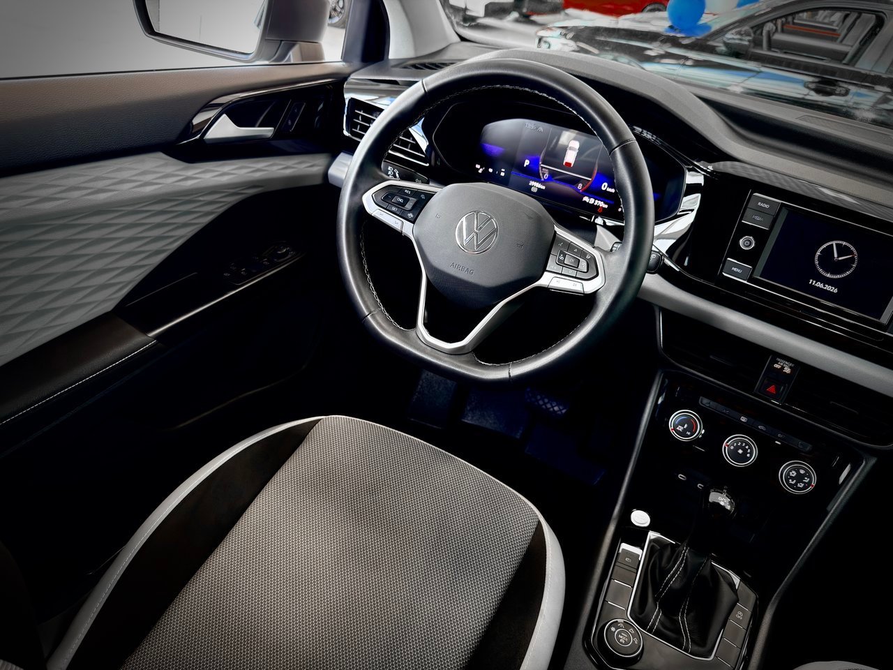 2024 Volkswagen Taos White Notre-Dame-des-Prairies - photo #19