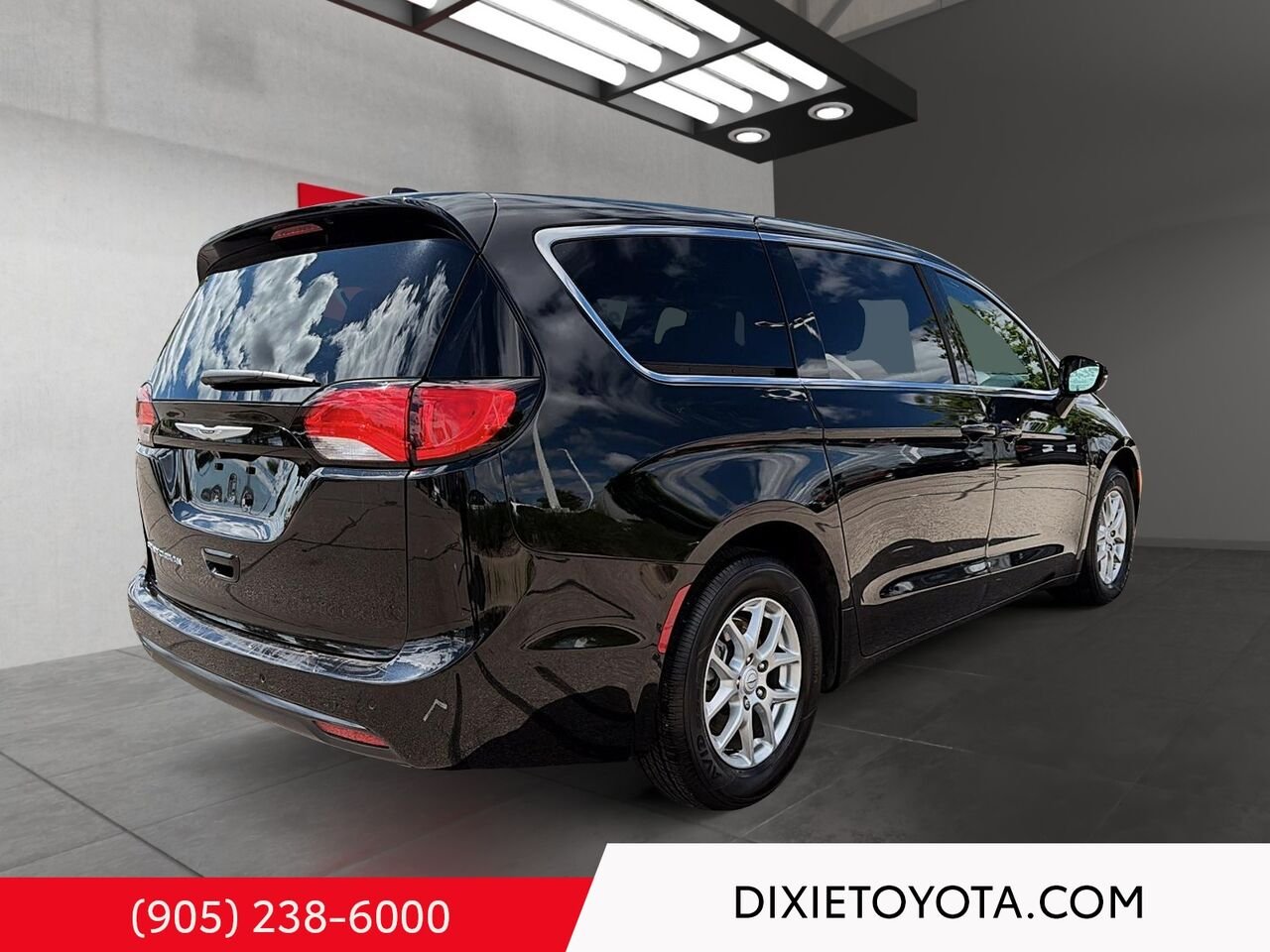 2026 Chrysler Grand Caravan SXT / CLEAN CARFAX / Black Mississauga - photo #3