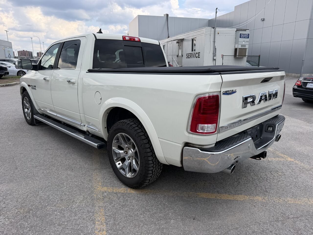 2018 Ram 1500 *DIESEL* LIMITED CREW CAB White Laval - photo #14