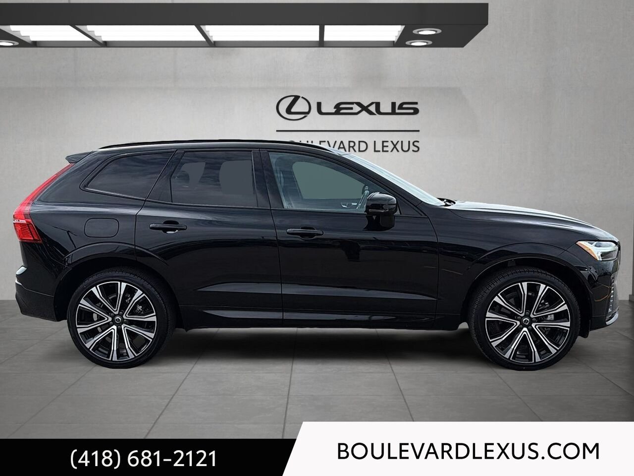 2022 Volvo XC60 19661A | B6 R-Design TI Black Quebec - photo #2