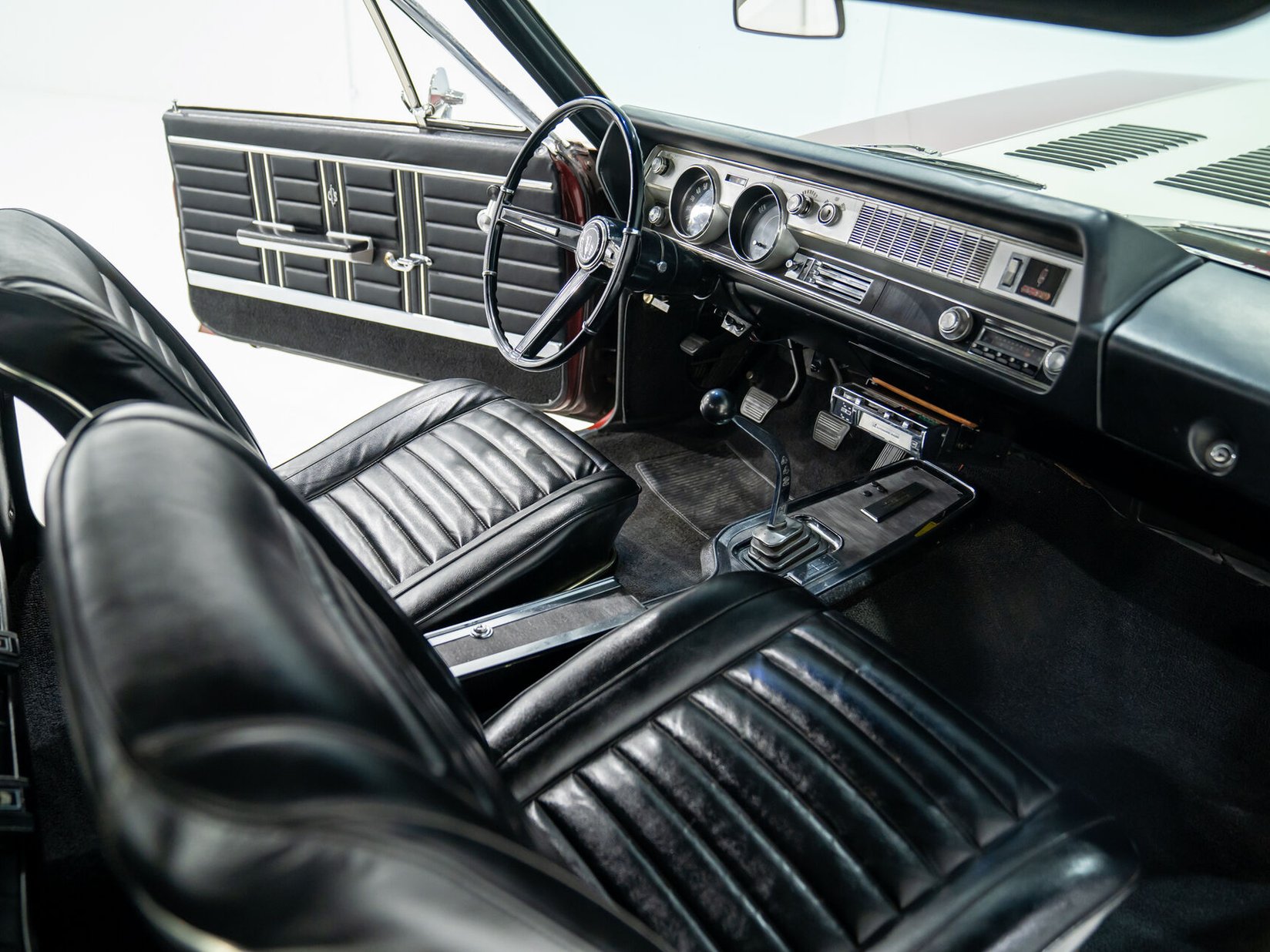 Oldsmobile Cutlass 442 *PRIX EN USD* Numéros entièrement Matching Non restaurée Repeinte une seule fois 1967 Rouge Montréal - photo #94