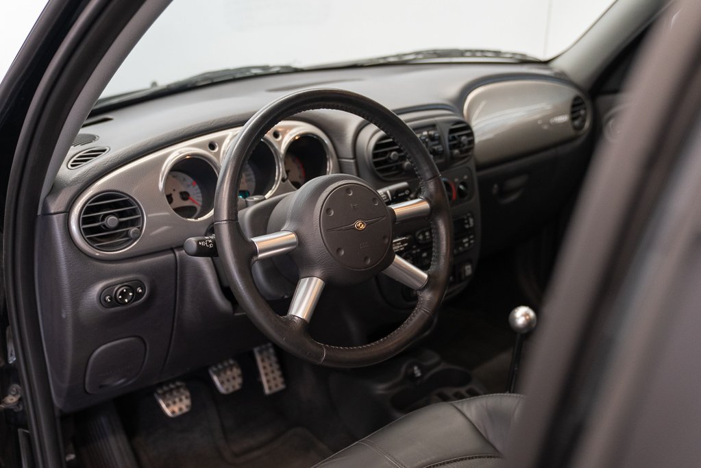 2004 Chrysler PT Cruiser Black Montreal - photo #10