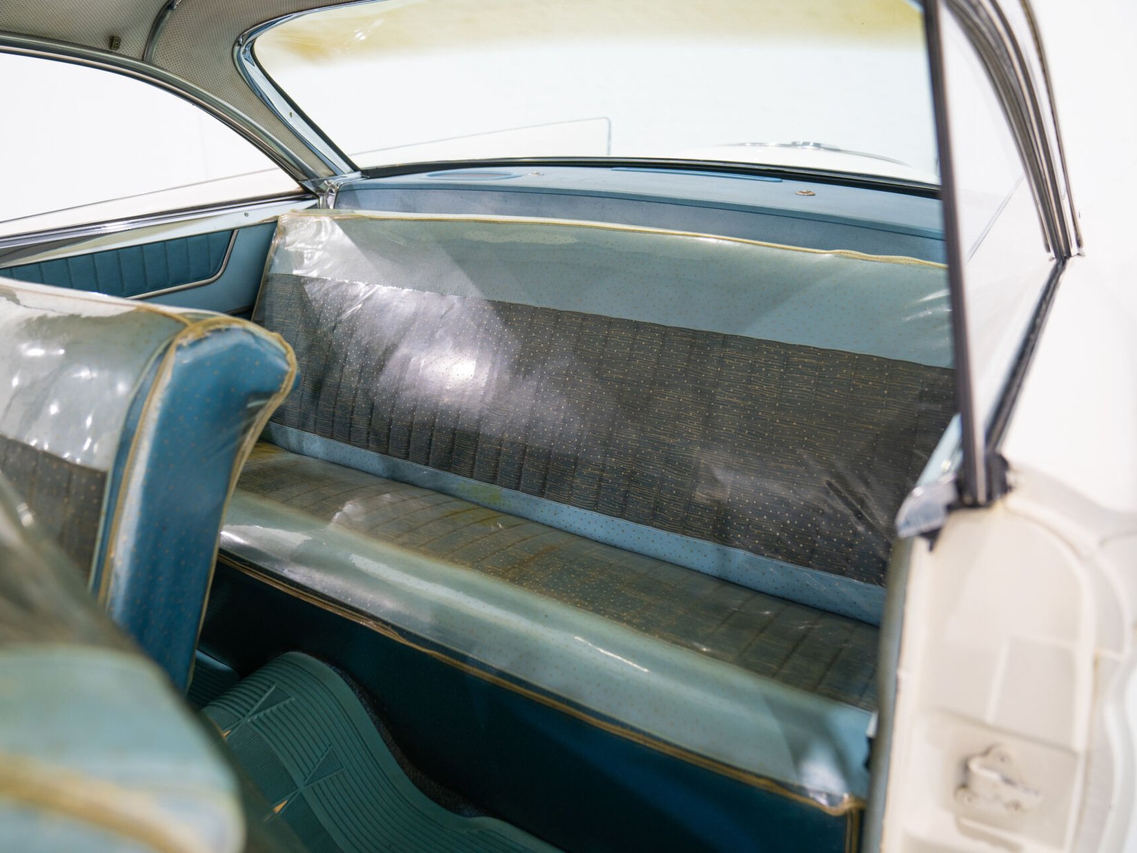 1961 Chrysler Windsor White Montreal - photo #48