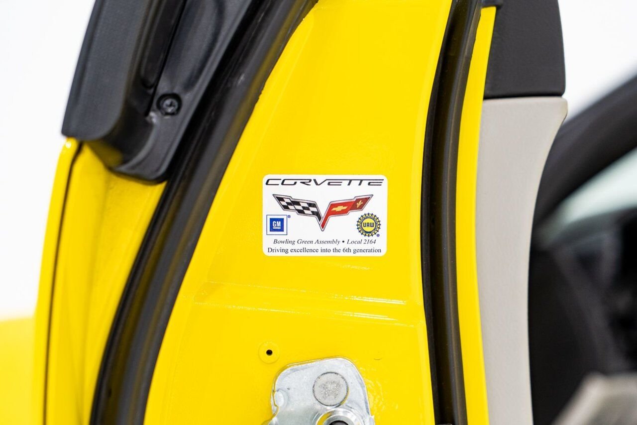 2008 Chevrolet Corvette PRIX EN USD | With Only 900km (563mi) From New With Window Sticker Yellow Montreal - photo #70
