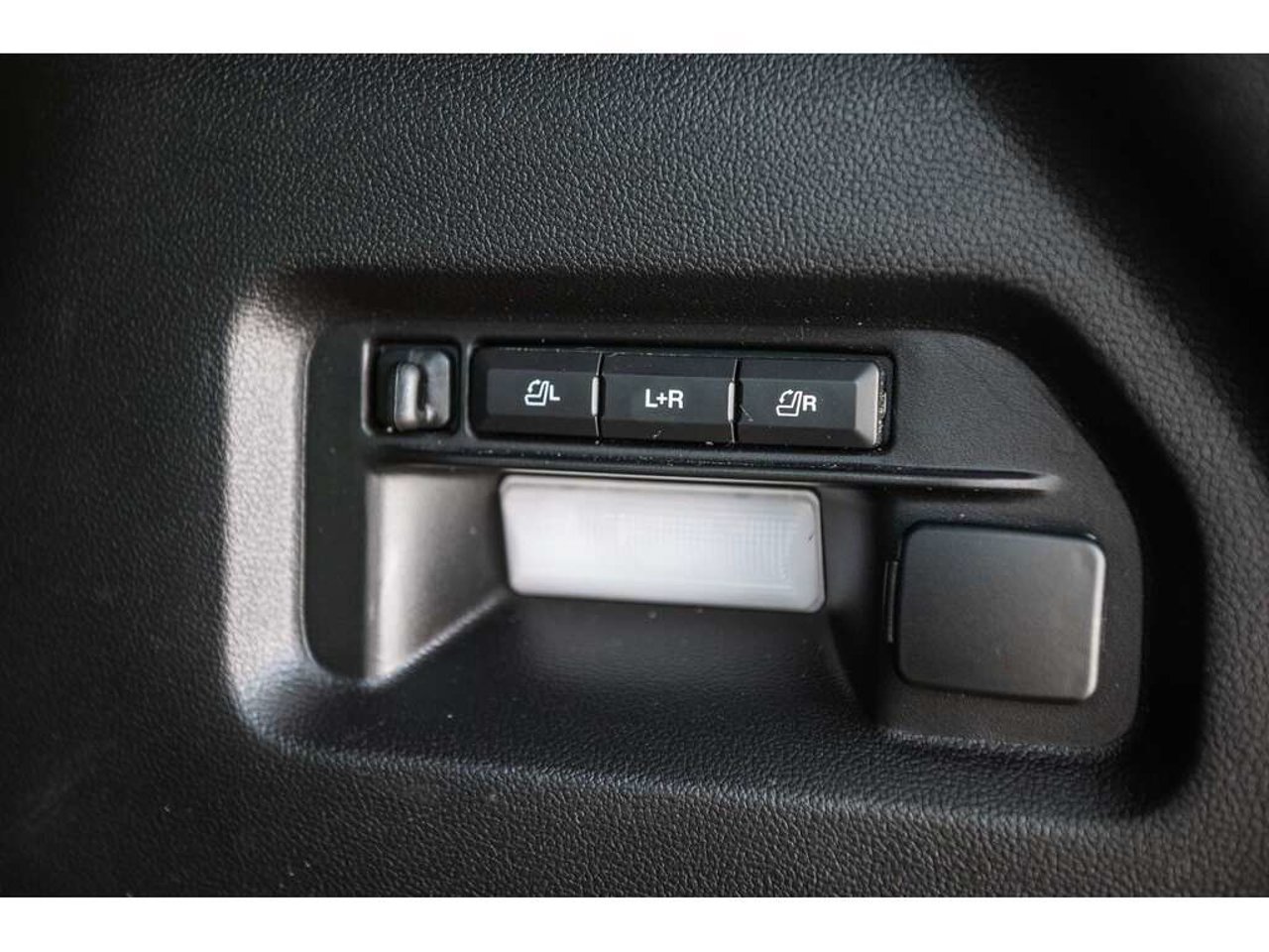 2023 Ford Explorer White Sainte-Julienne - photo #13
