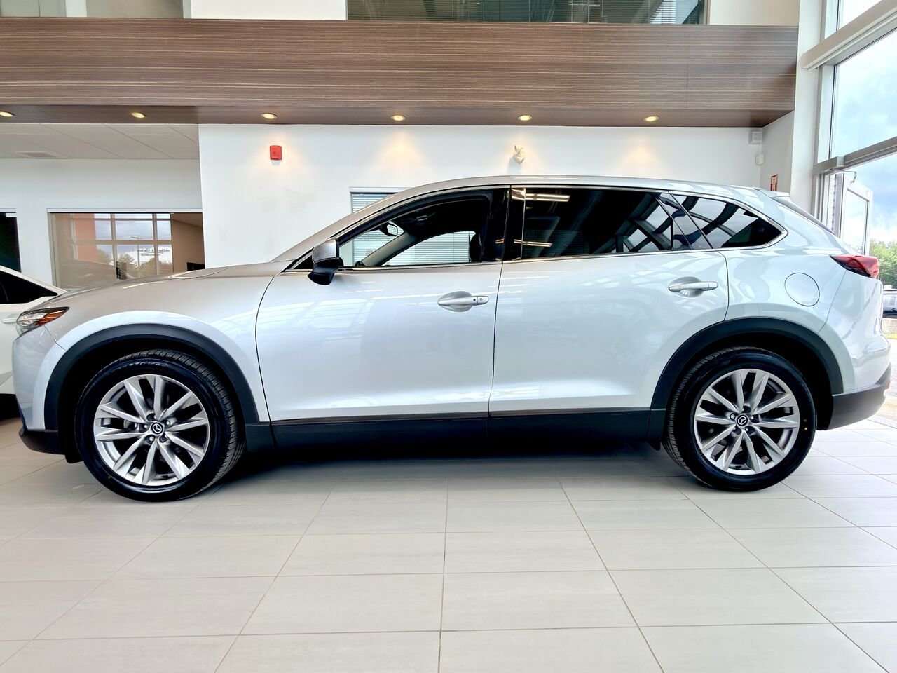 2023 Mazda CX-9 Silver Notre-Dame-des-Prairies - photo #8