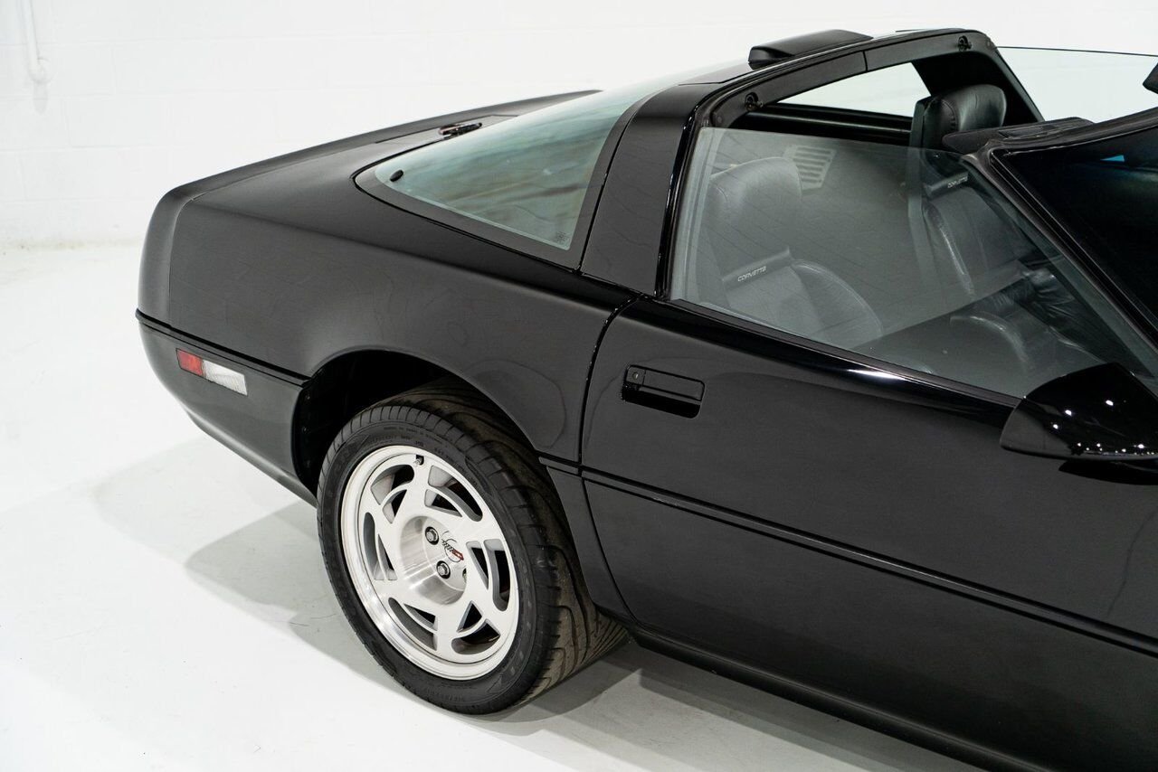 Chevrolet Corvette ZR1 | PRIX EN USD 1990 Noir Montréal - photo #42